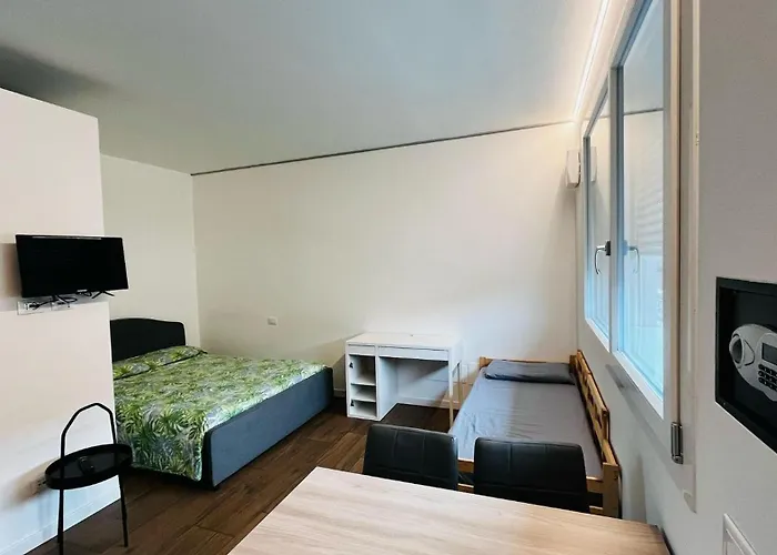 White House 4 *